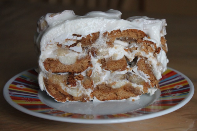 Gingerbread cake with bananas and sour cream (no baking)