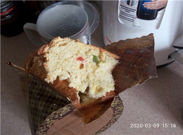 Easter cake according to the recipe for Italian Easter colomba