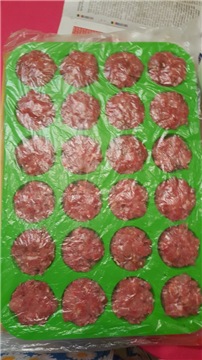 Preparation of meatballs and not only in silicone ice molds