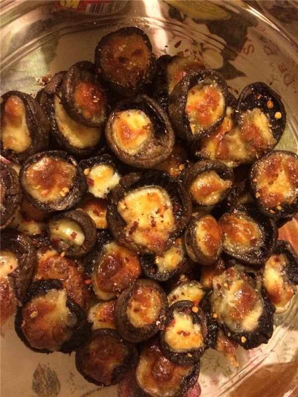 Champignons baked with suluguni in Georgian style