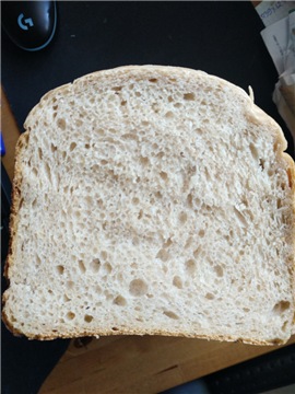 Pan de trigo y centeno con masa madre de lúpulo en una panificadora Serenky