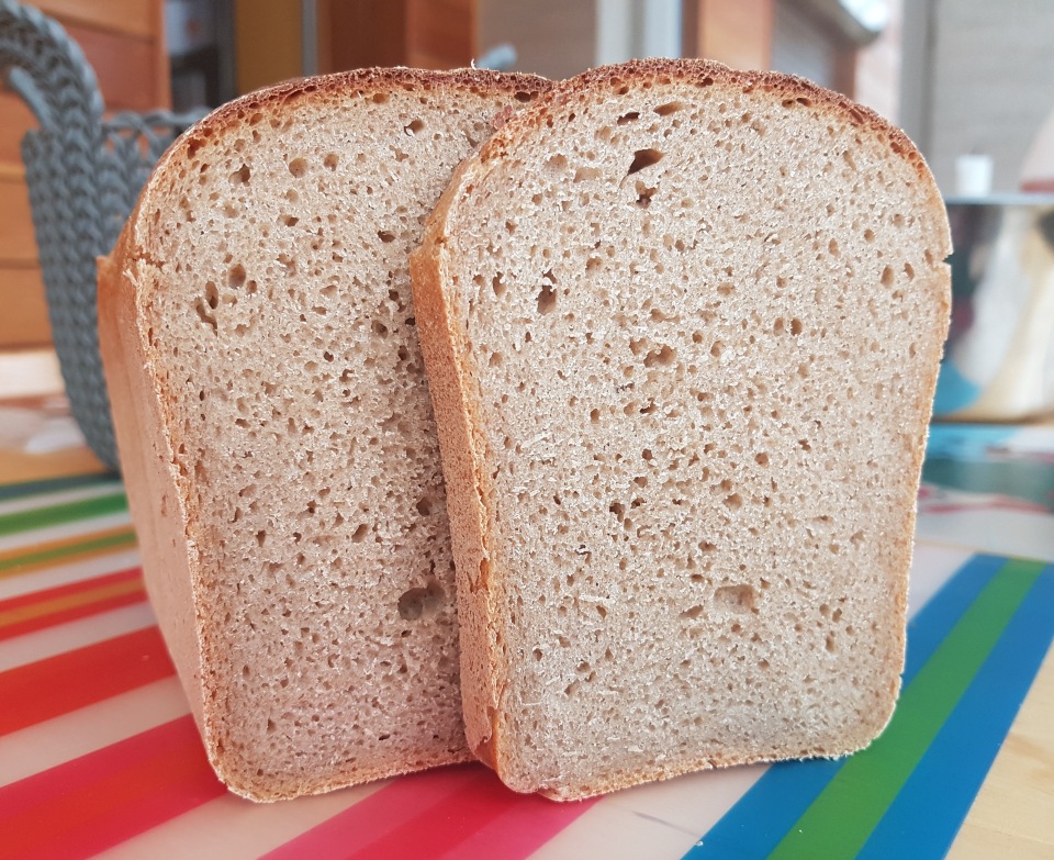 לחם שיפון מחמצת 70% בשיטה תלת פאזית (J. Hamelman)