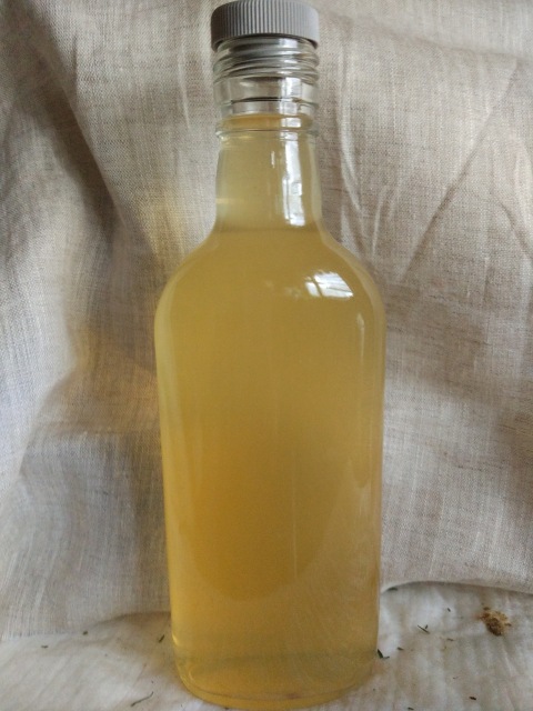Apple cider vinegar natural of natural fermentation according to Jarvis