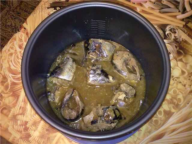 Stewed herring in oil (Multicooker Panasonic SR-TMH 18)