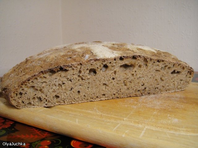 Whole grain wheat bread with rye sourdough