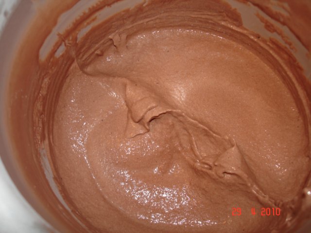 Chocolate ice cream with cream