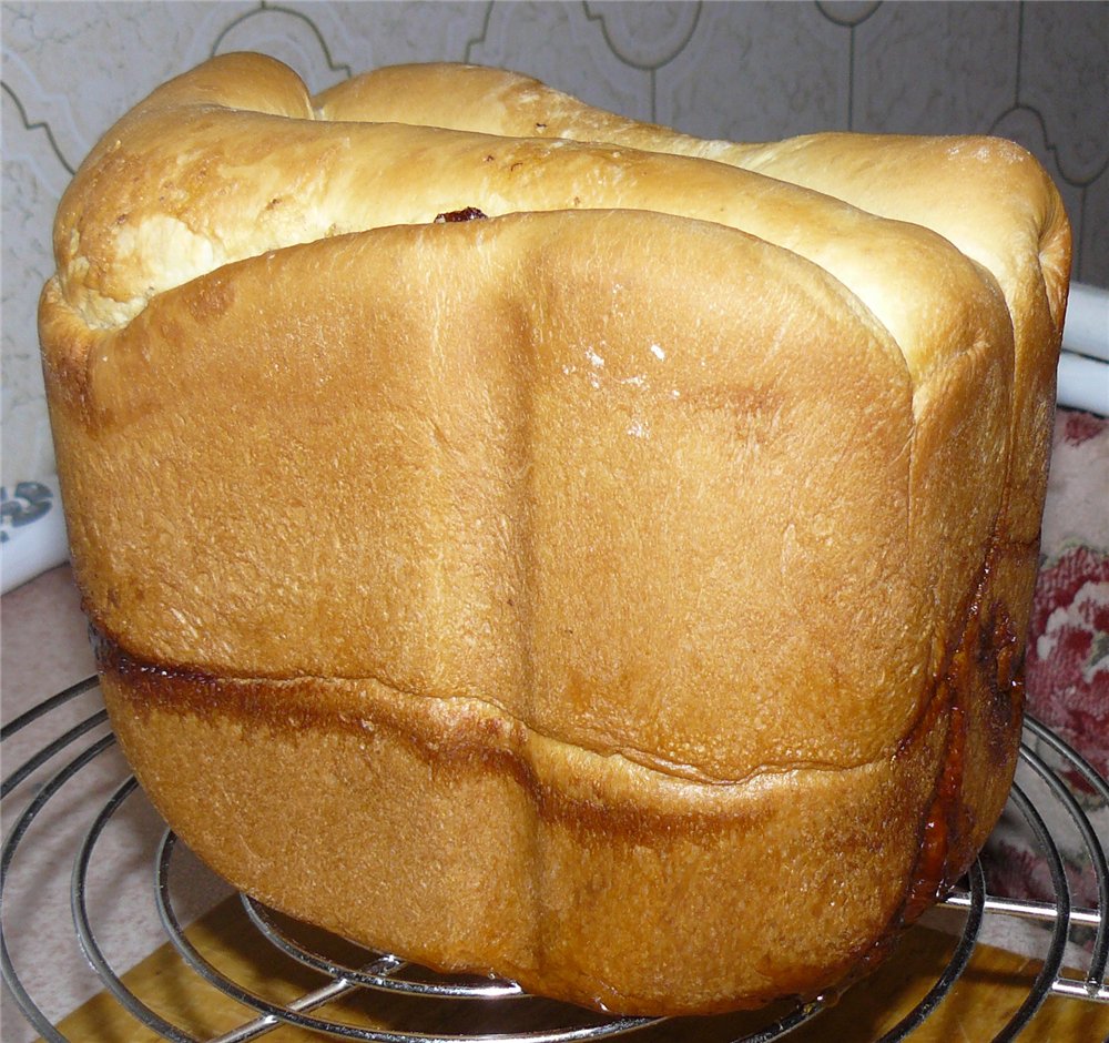 Pan de fiesta con canela, pasas y nueces