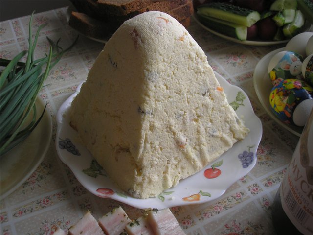 גבינת קוטג 'פופובסקאיה חג הפסחא על חלמונים מבושלים