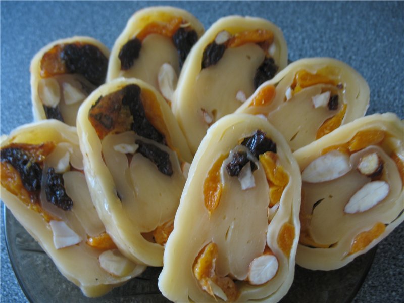 Cheese roll with nuts and dried fruits