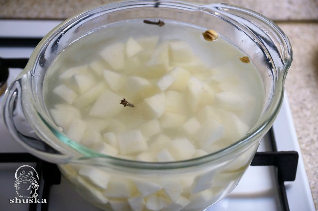 Sopa cremosa con peras y pasta (Zupa gruszkowa z makaronem)