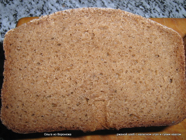 Świeżo parzony chleb żytni (automat do chleba)