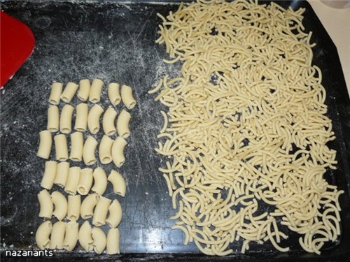 Machine for making pasta