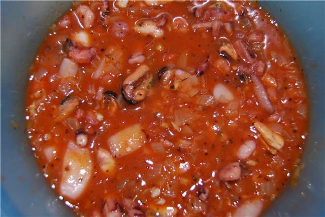 Cóctel de mariscos en adobo de tomate