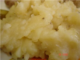 Duszone ziemniaki i kiełbaski do smażenia - danie duet (szybkowar Polaris 0305)