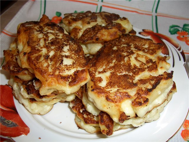 Pancakes from cottage cheese and pasta