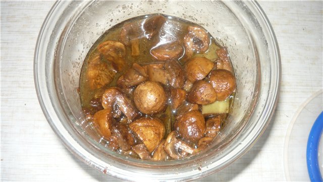 Home-style pickled mushrooms