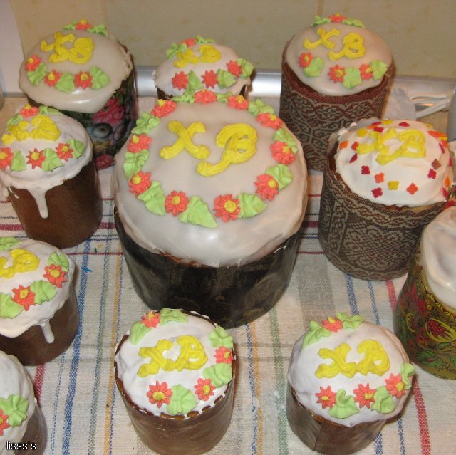 Examples of decorating Easter cakes and Easter