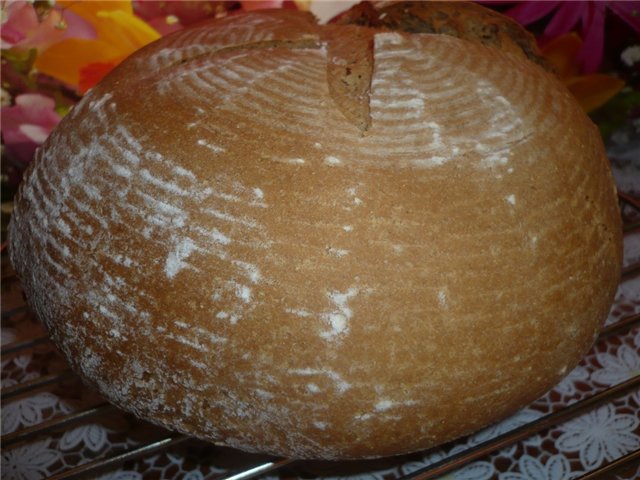 Bread with kvass and rye-kefir sourdough.