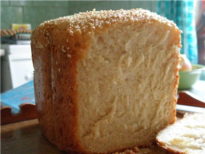 Sesambrood met honing en melk (broodbakmachine)