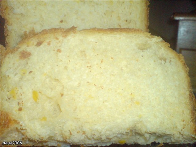 Maïsbrood in een broodbakmachine