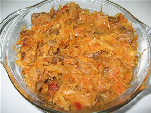 Stewed potatoes with cabbage