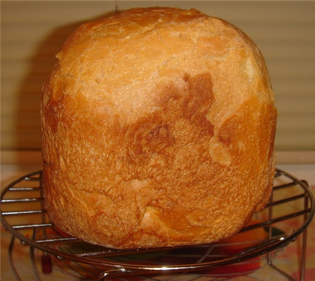 White table bread with apple (bread maker)