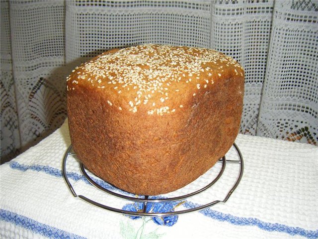 Pan de centeno con puré de manzana en una panificadora