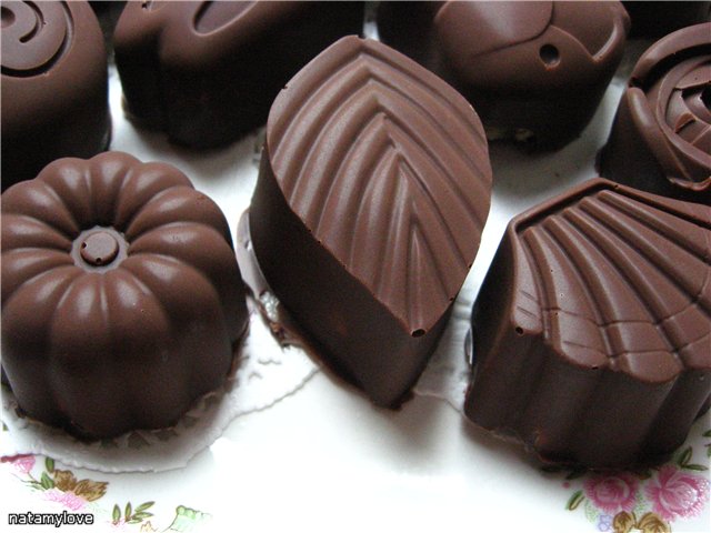 Csokoládé édesség gofri töltelékkel.