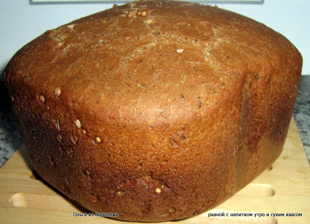 Nieuw gebrouwen roggebrood (broodbakmachine)