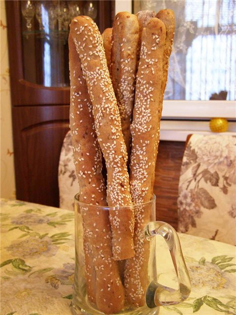 Wheat-rye grissini with onions and sesame seeds