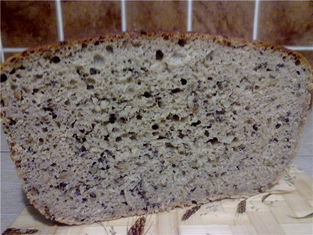 Aromatic bread with rye sourdough in the oven