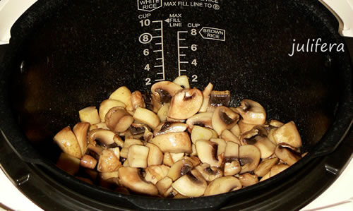 Gebakken aardappelen met champignons