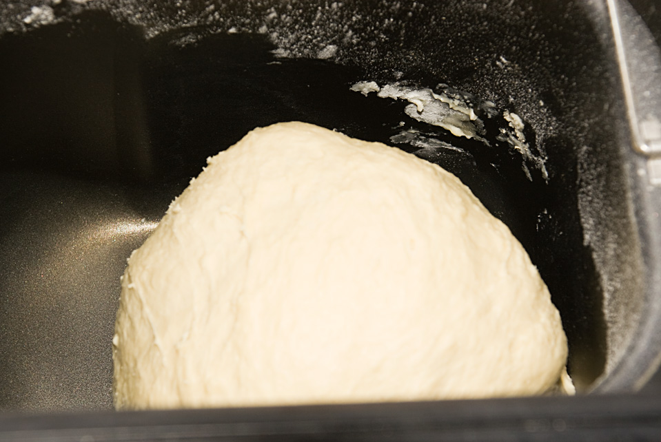 بيض القمح مع الجبن والمكسرات في آلة الخبز
