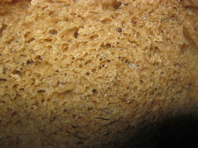 Zwart brood (Darnitsky-smaak) voor degenen die geen weegschaal hebben (broodbakmachine)