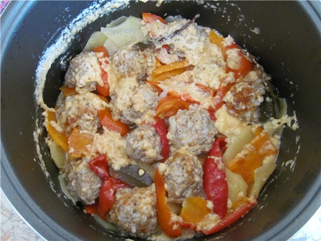 קציצות עם תפוחי אדמה ומוצרלה (אורורה מרובת בישול)