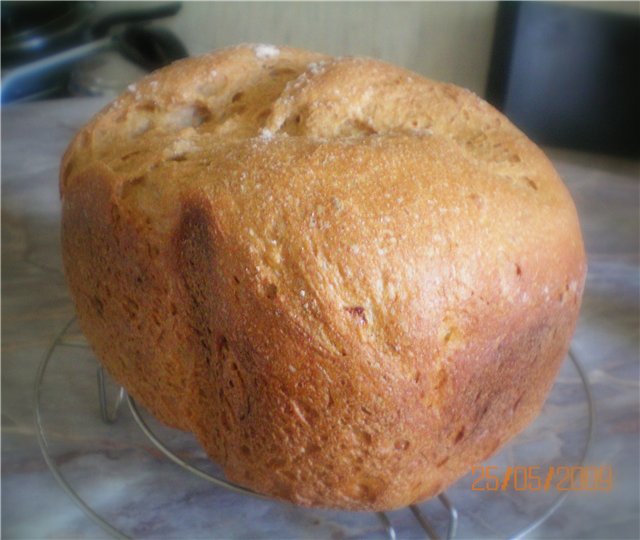 القمح 100٪ خبز الحبوب الكاملة مع البصل على الجبن القريش