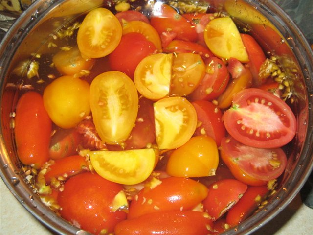 Zongedroogde of gedroogde tomaten