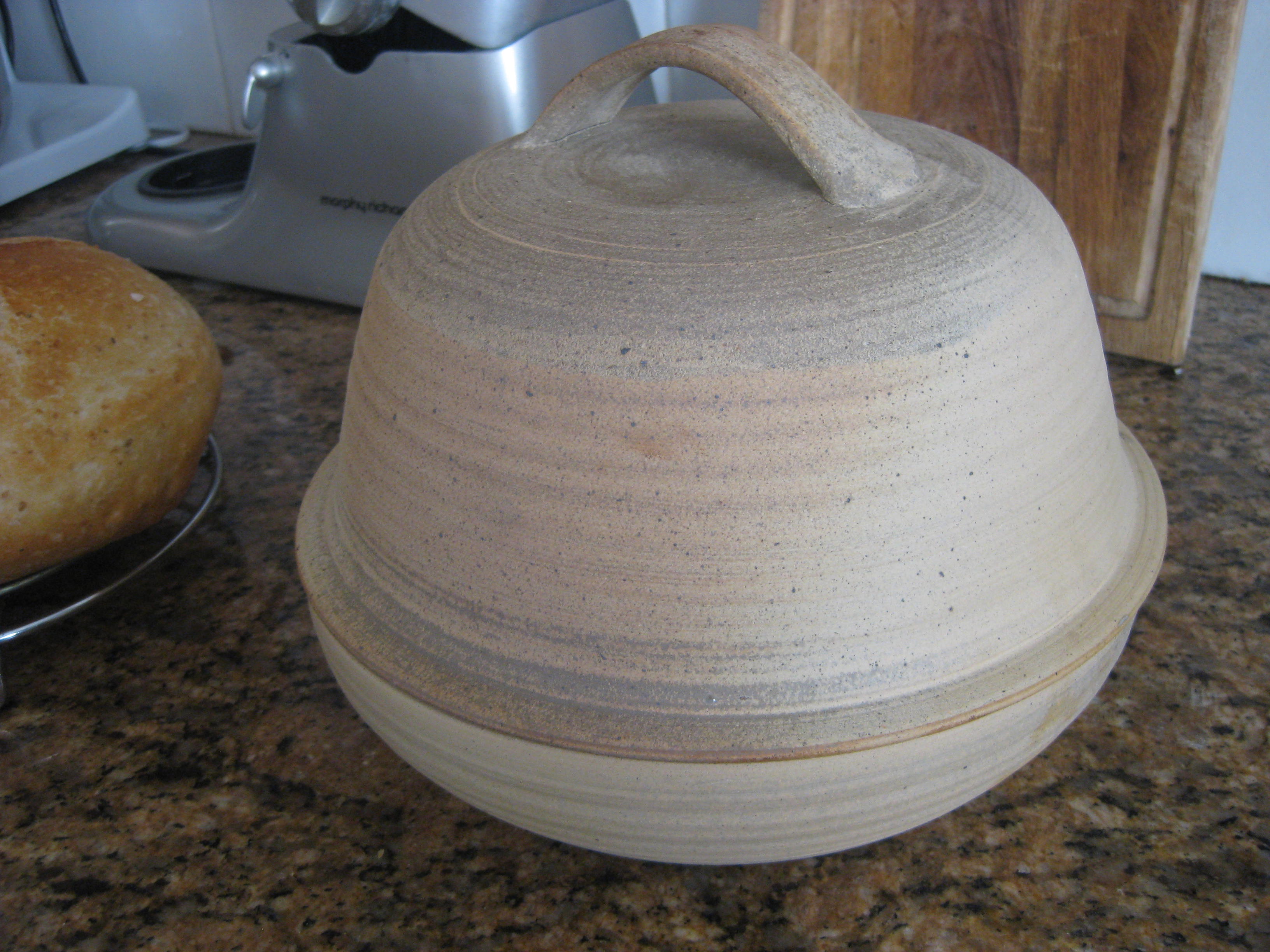 Formy ceramiczne, nakrętki, naczynia, tace do wypieku chleba
