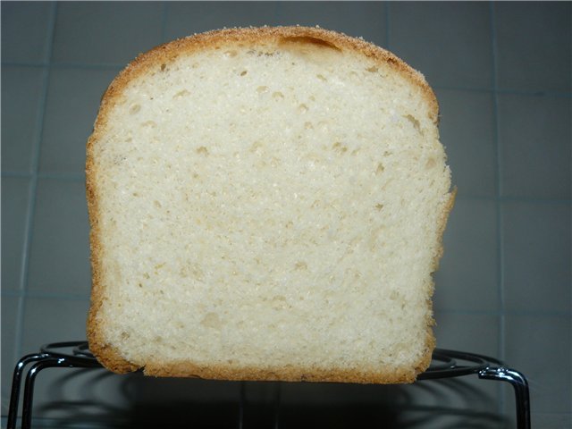 Fehér asztali kenyér almával (kovász) a sütőben