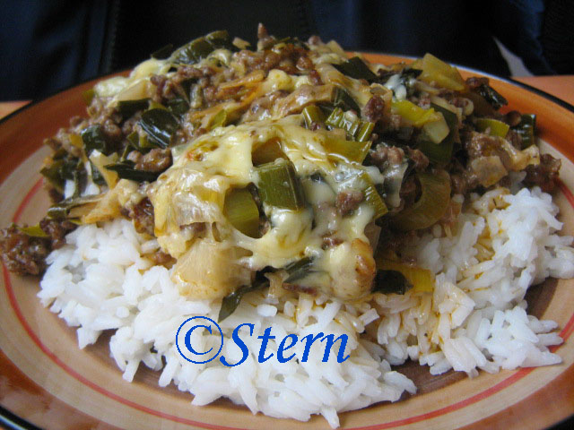 Ground beef stew with leeks
