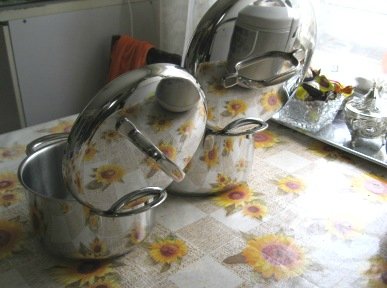 Cooking utensils (pots, pans, lids)