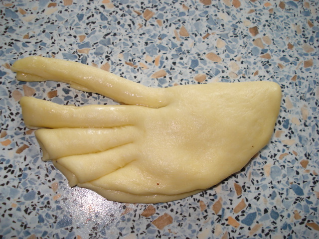 Dough cutting
