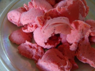 גלידת תות עם שמנת