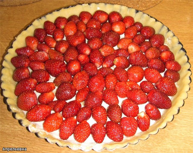 Strawberry cake dessert