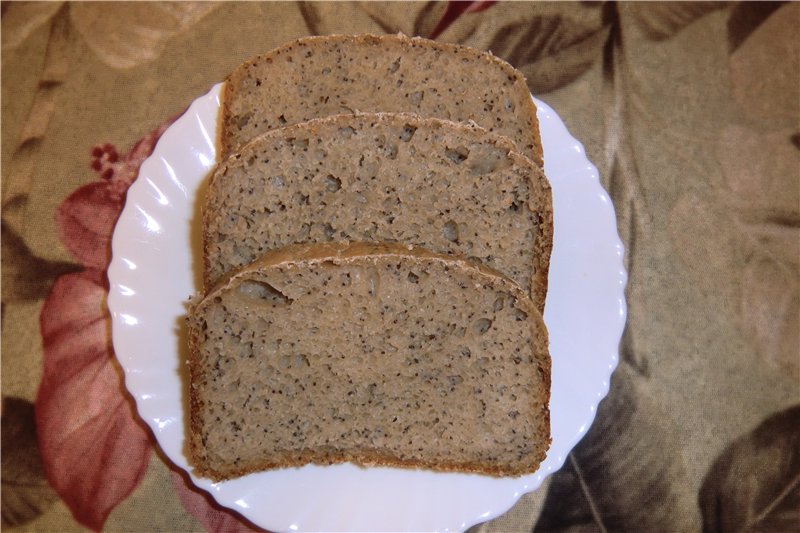 Pan de trigo sarraceno con semillas de amapola, semillas de lino, nueces
