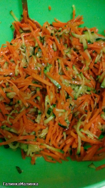Mezcla de ensalada de calabacín y zanahoria