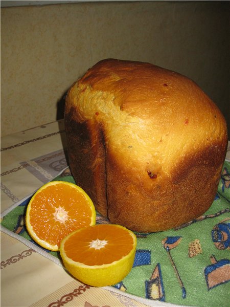 Oranje brood in een broodbakmachine
