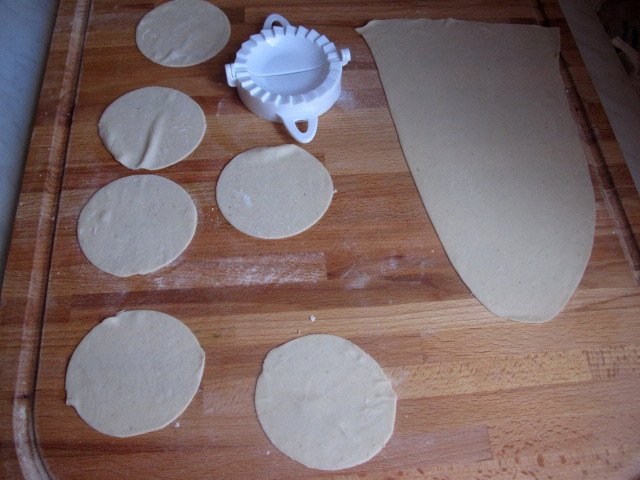 Empanadillas con cerezas y salsa choux (sin huevos)
