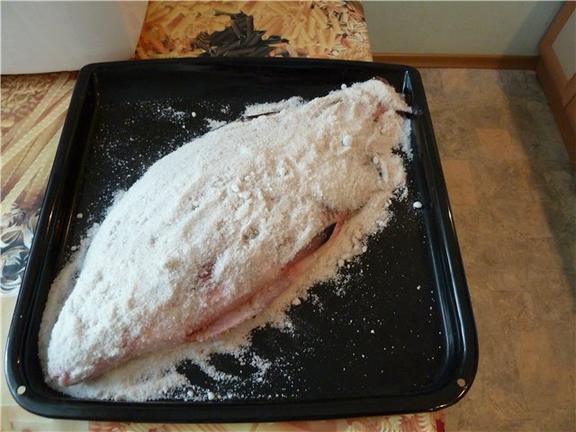 Makrela pieczona w soli