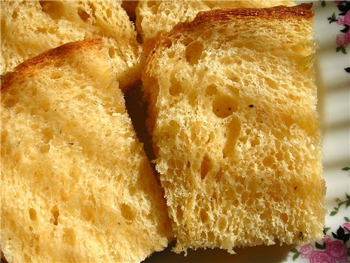 Pane al pomodoro con formaggio in una macchina per il pane
